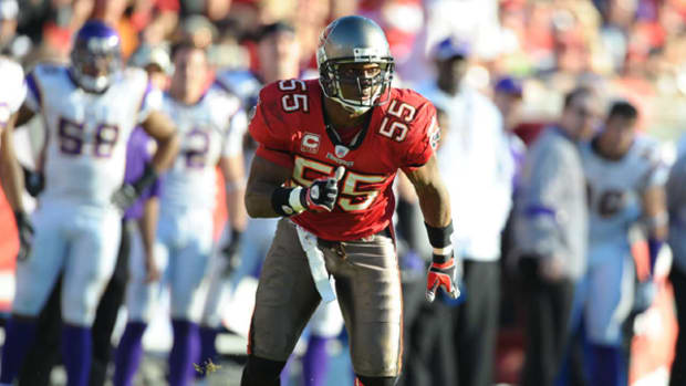 derrick-brooks-inducted-hall-of-fame.jpg